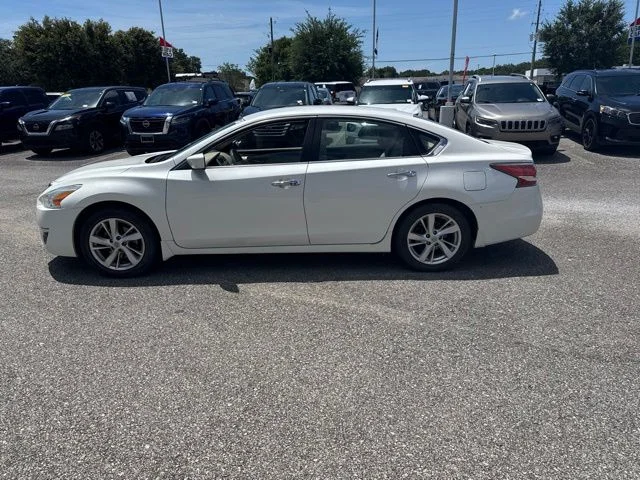 Used 2014 White Nissan 2.5 SV image 7