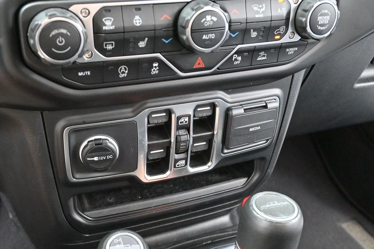 Used 2023 Black Clearcoat Jeep High Altitude image 22
