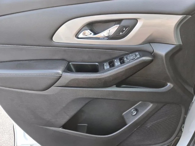 Used 2023 SUMMIT WHITE Chevrolet LT Cloth image 35