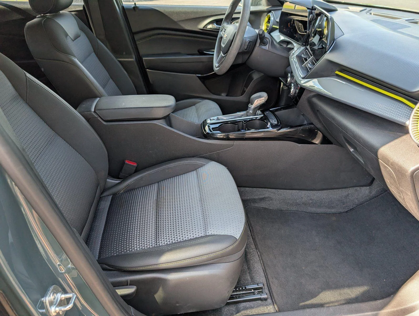 Used 2025 Cypress Gray Chevrolet LT image 38