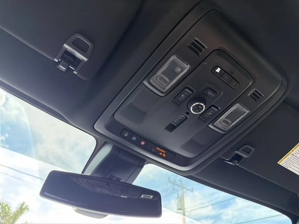 Used 2022 Onyx Black GMC Denali image 25