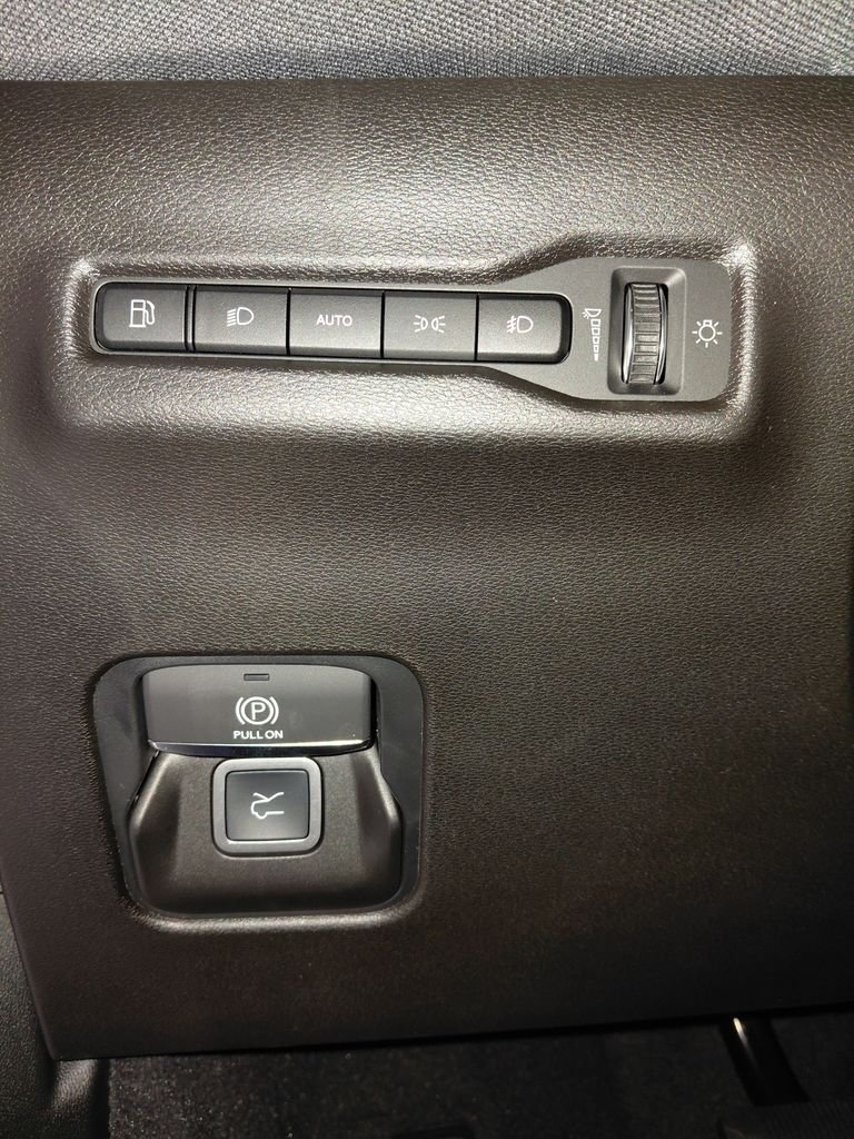 New 2026 Bright White Clear-Coat Exterior Paint Jeep Laredo image 26