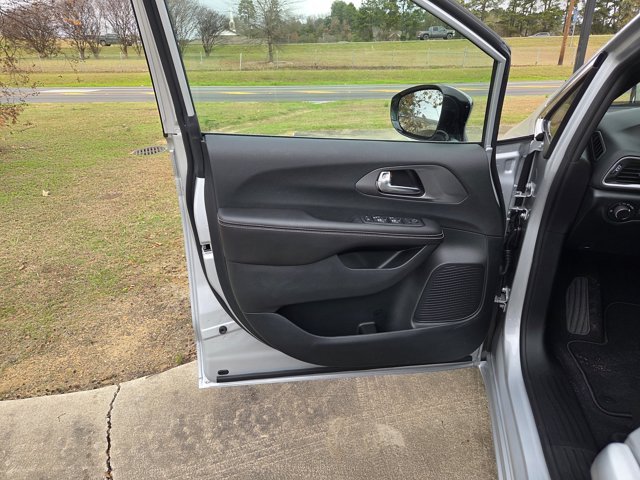 New 2026 Silver Mist Clear-Coat Exterior Paint Chrysler LX image 11