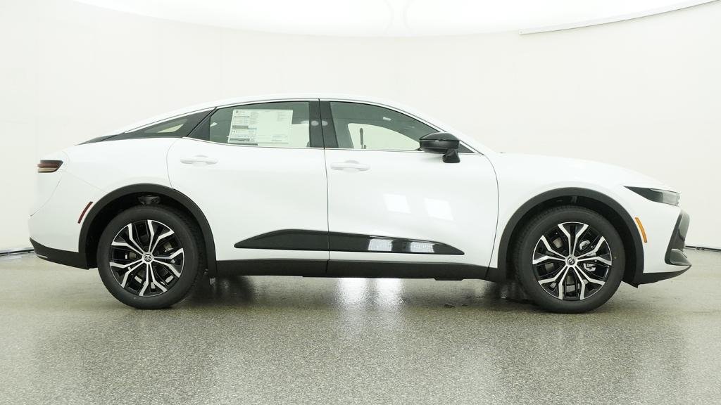 New 2026 Oxygen White Toyota XLE image 16