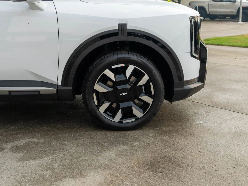 New 2027 Glacial White Pearl Kia S image 37
