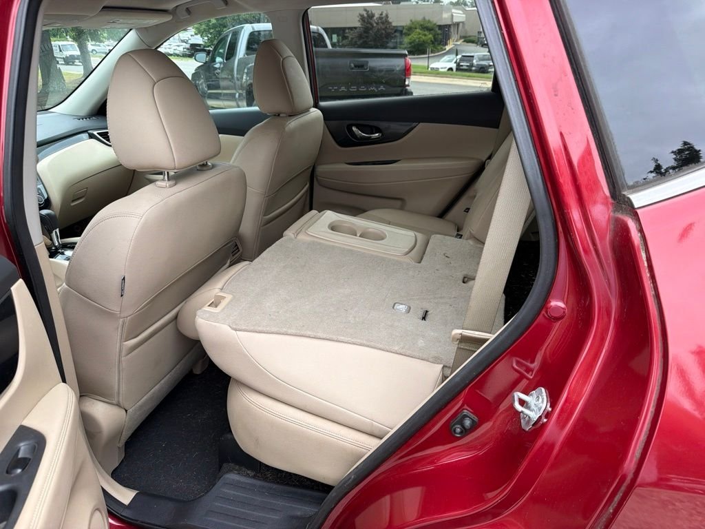 Used 2016 Red Nissan SL image 6