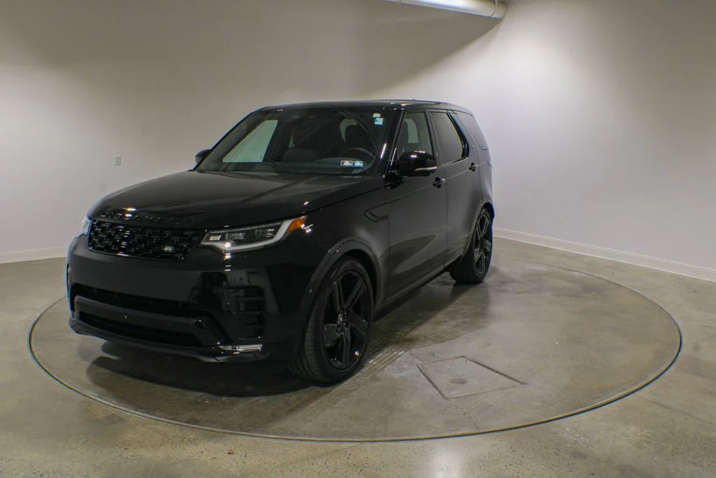 2025 Land Rover Discovery P360 Dynamic SE's photo