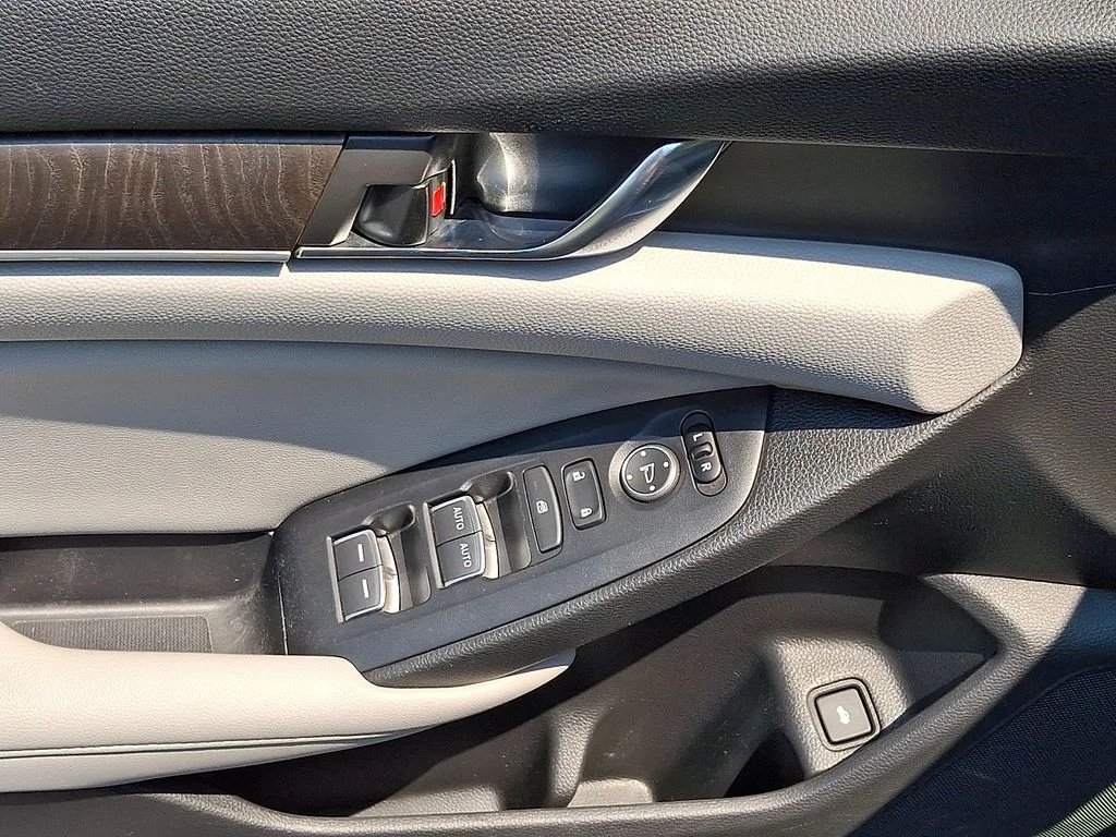 2020 Honda Accord EX - Photo 12