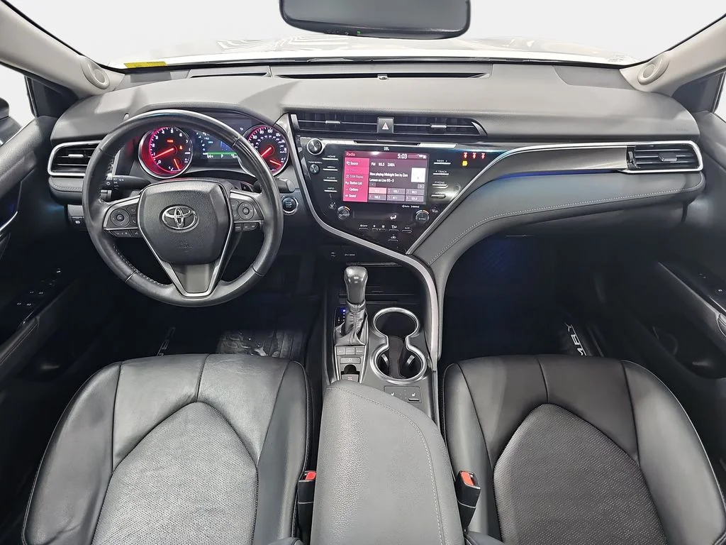 Used 2018 Beige Toyota XSE V6 image 10
