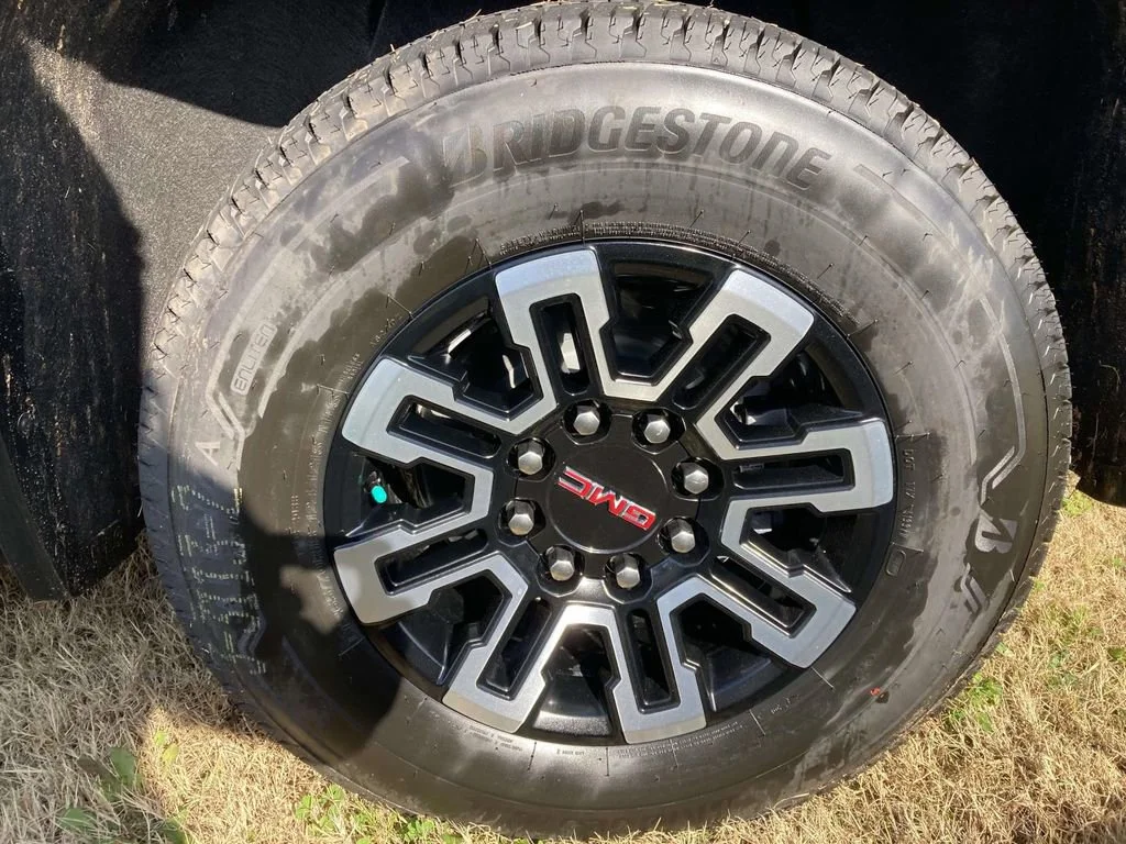 New 2026 Deep Ocean Metallic GMC Elevation Extended Range image 10
