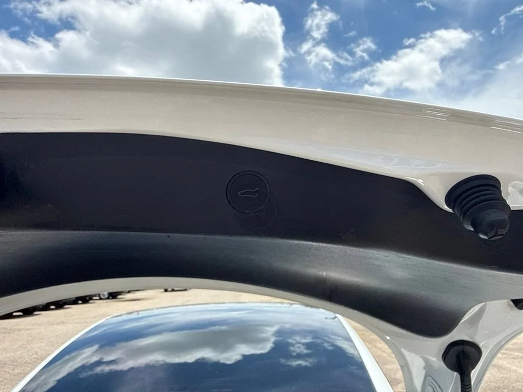 Used 2023  Tesla  image 28