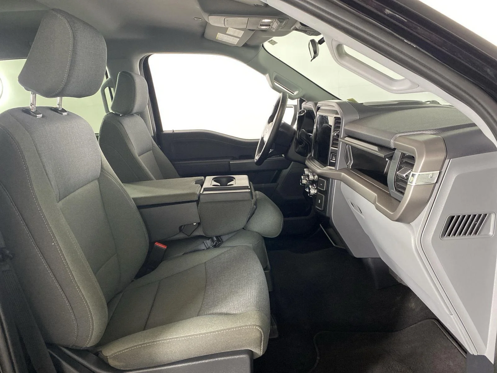 Used 2025 Agate Black Ford XLT image 27