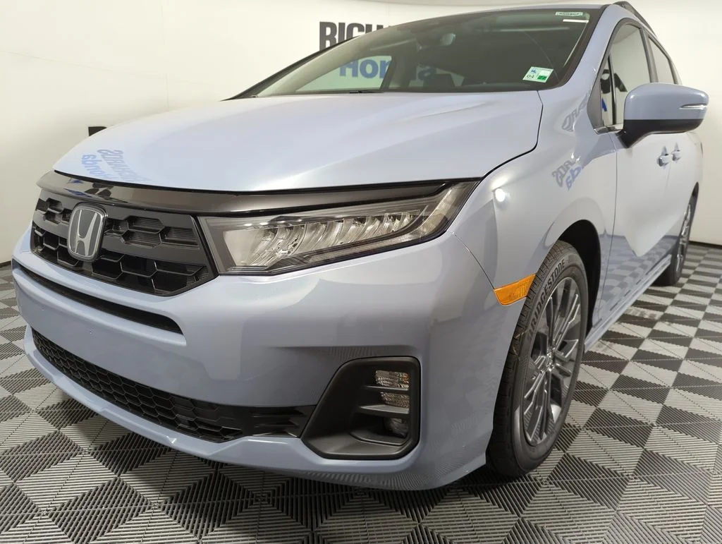 2026 Honda Odyssey Touring's photo
