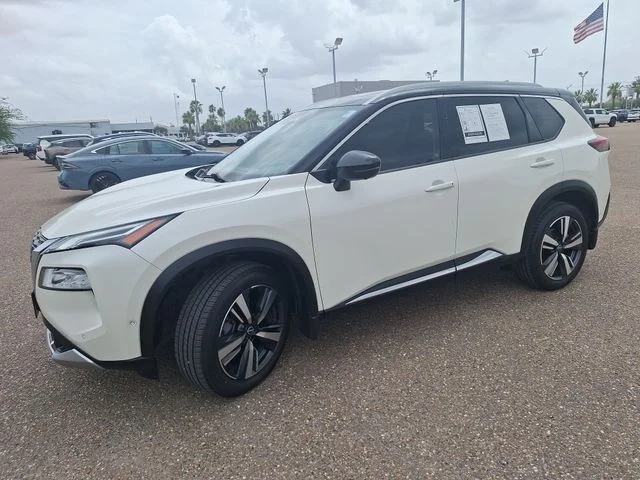 Used 2023 White Nissan Platinum image 3