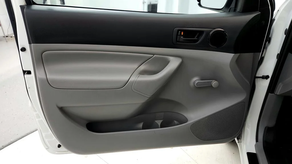 Used 2014 White Toyota Base image 19