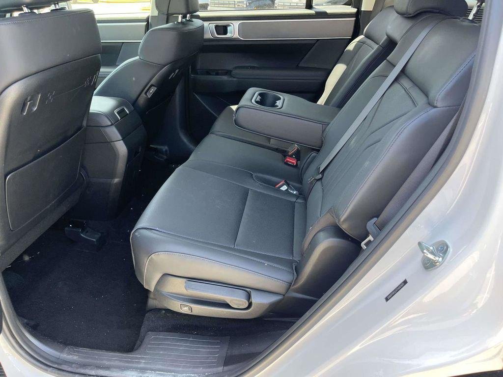 New 2026 White Hyundai SEL FWD image 32