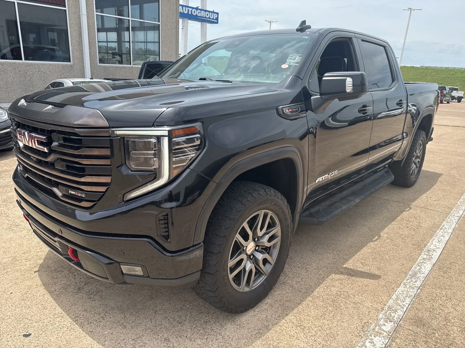 2022 GMC Sierra 4WD Crew Cab Short Box AT4X's photo