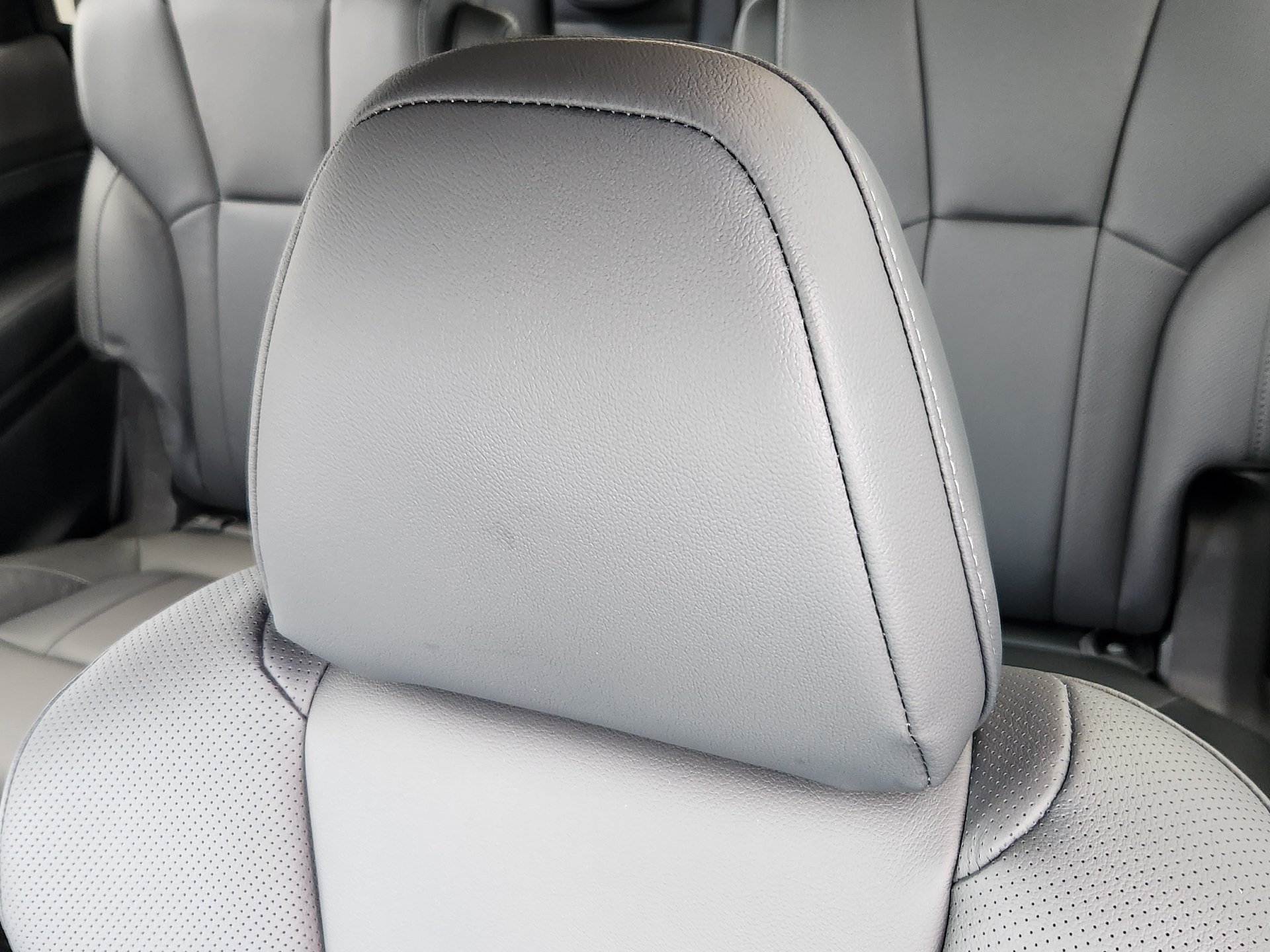 New 2026 SAPPHIRE BLUE PEARL Subaru Limited 7-Passenger image 11