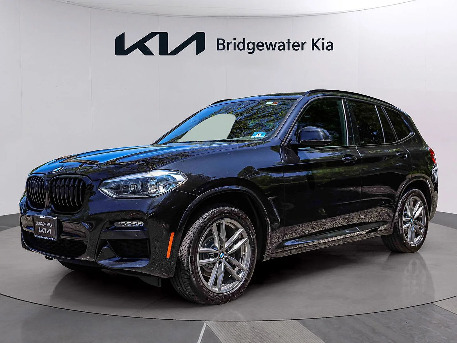 Used 2021 Black Sapphire Metallic BMW xDrive30i image 3