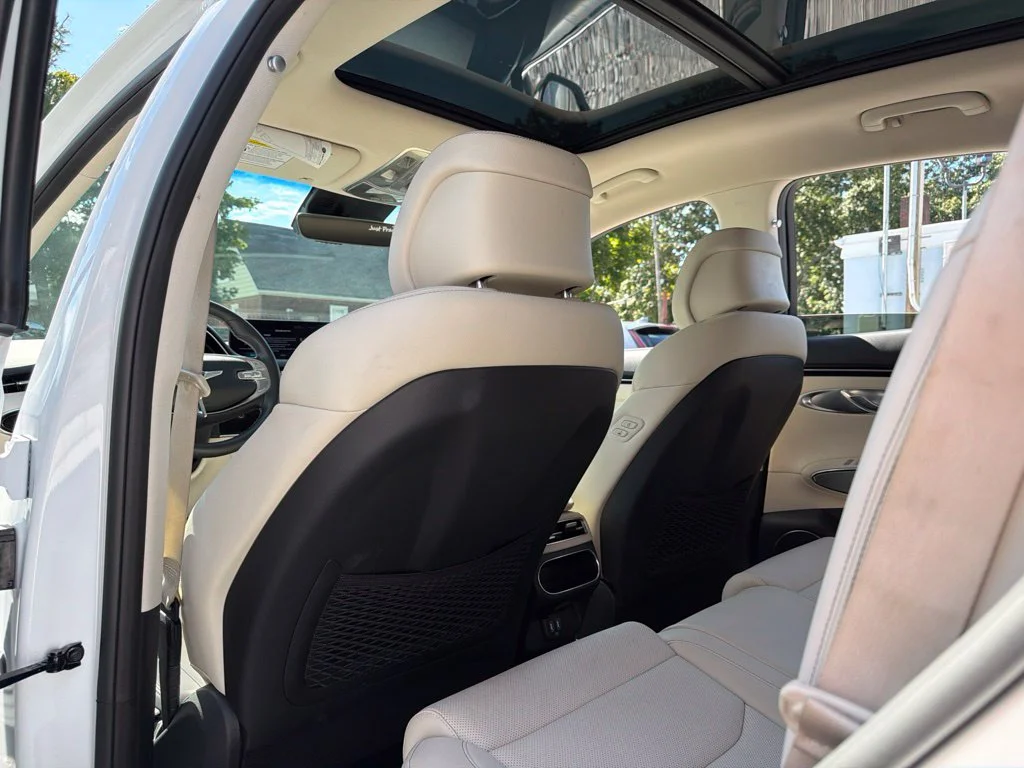 Used 2024 White Genesis 2.5T image 27