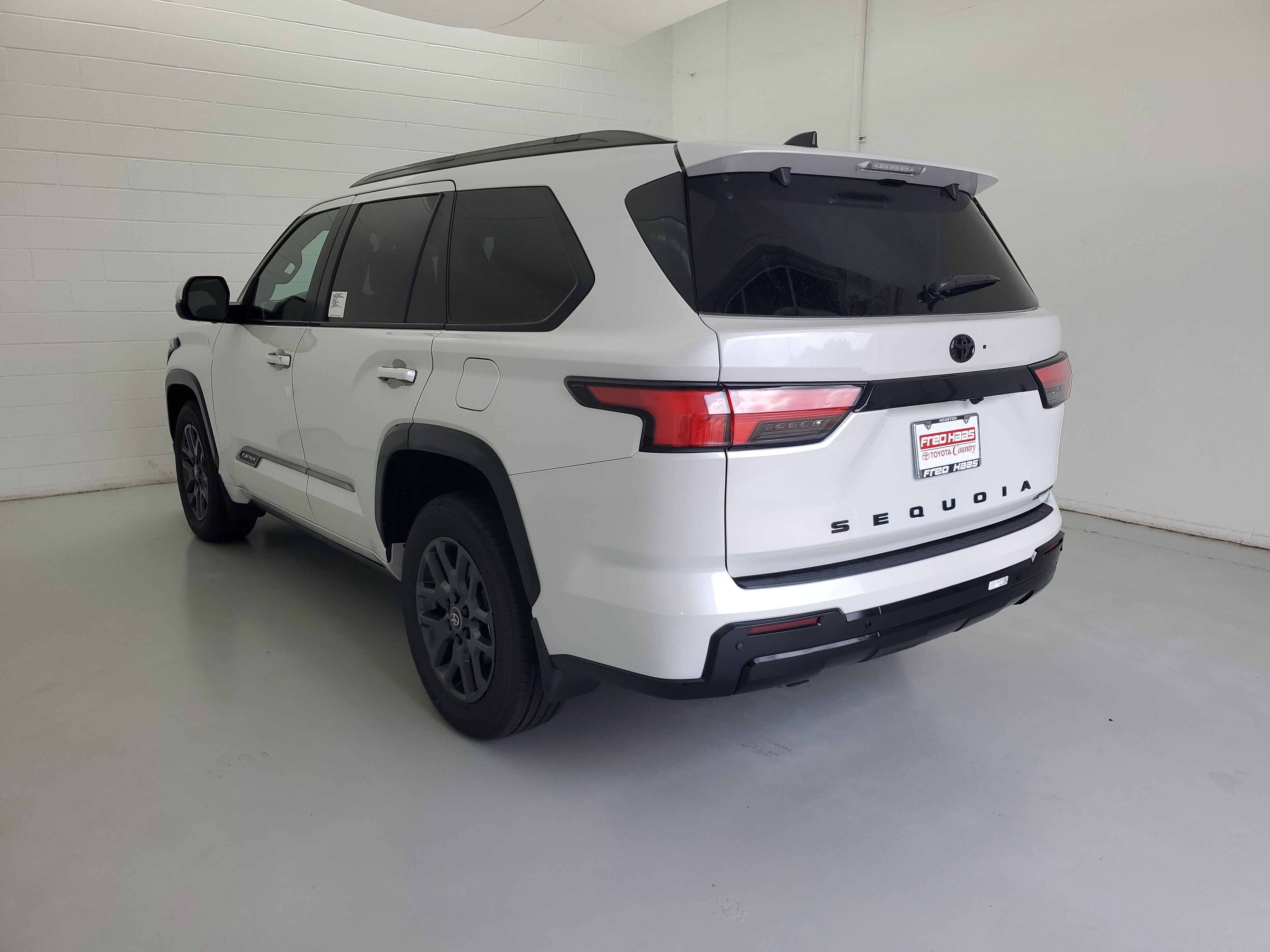 New 2026 Wind Chill Pearl <sup>1</sup> Toyota  Platinum image 7