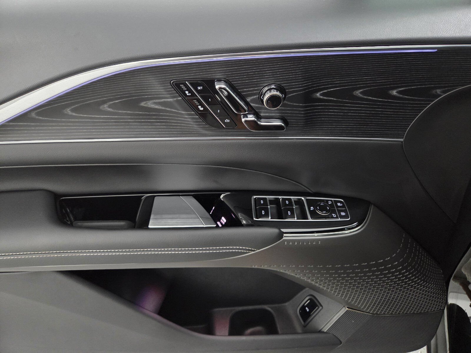 2024 Cadillac LYRIQ Luxury 1 - Photo 18