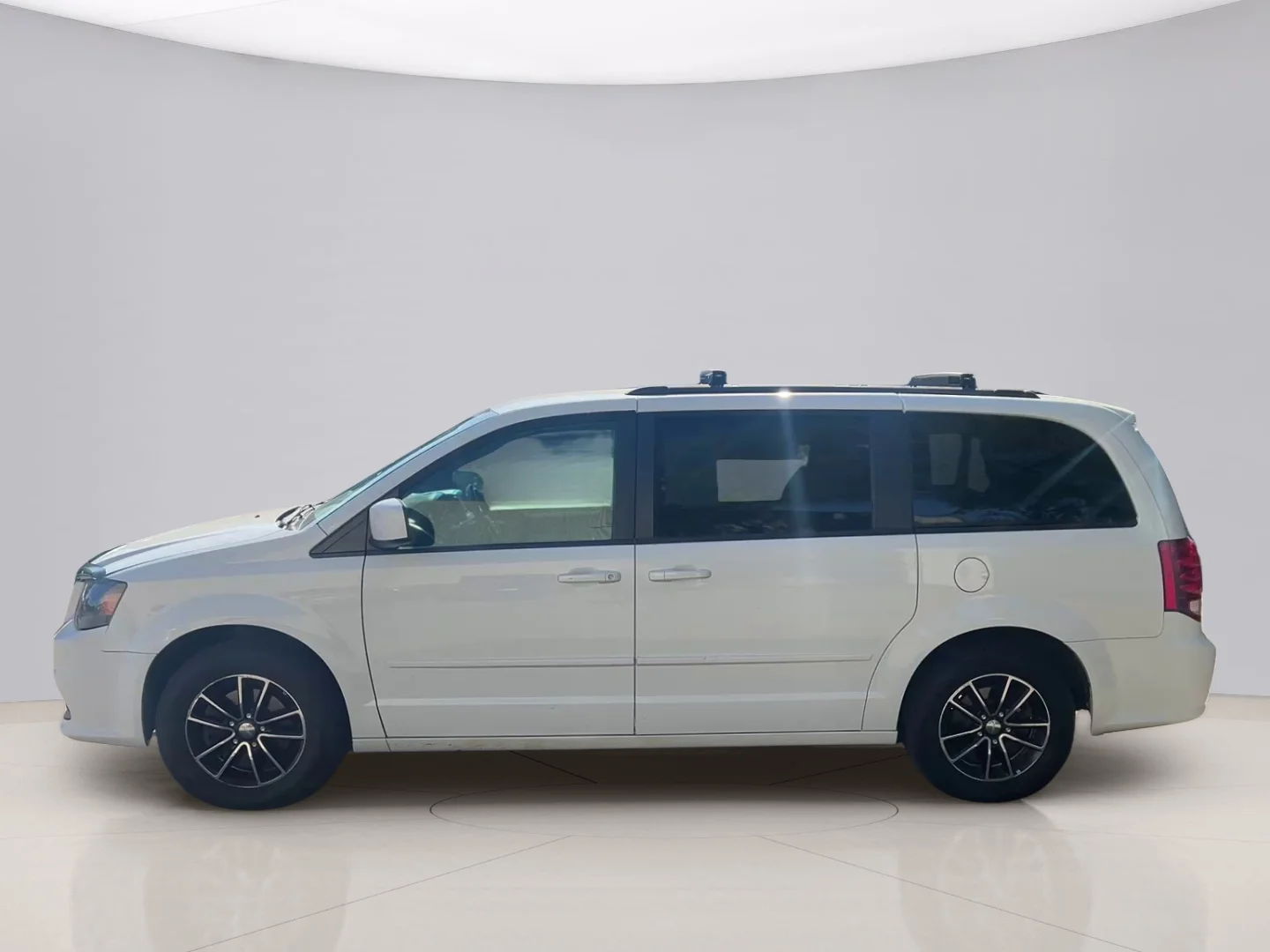 Used 2016 White Dodge RT image 2