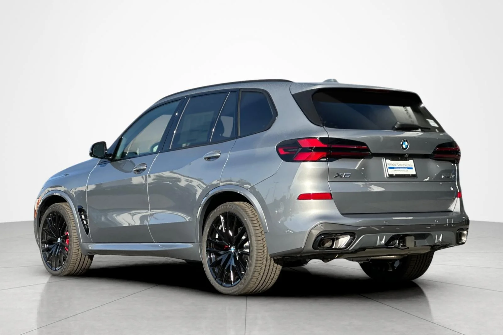New 2026 Skyscraper Grey Metallic BMW sDrive40i image 3