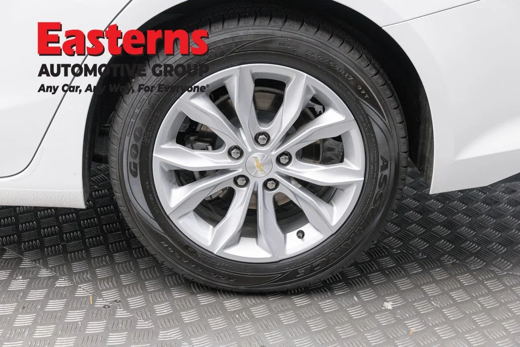 Used 2025 White Chevrolet LT image 8