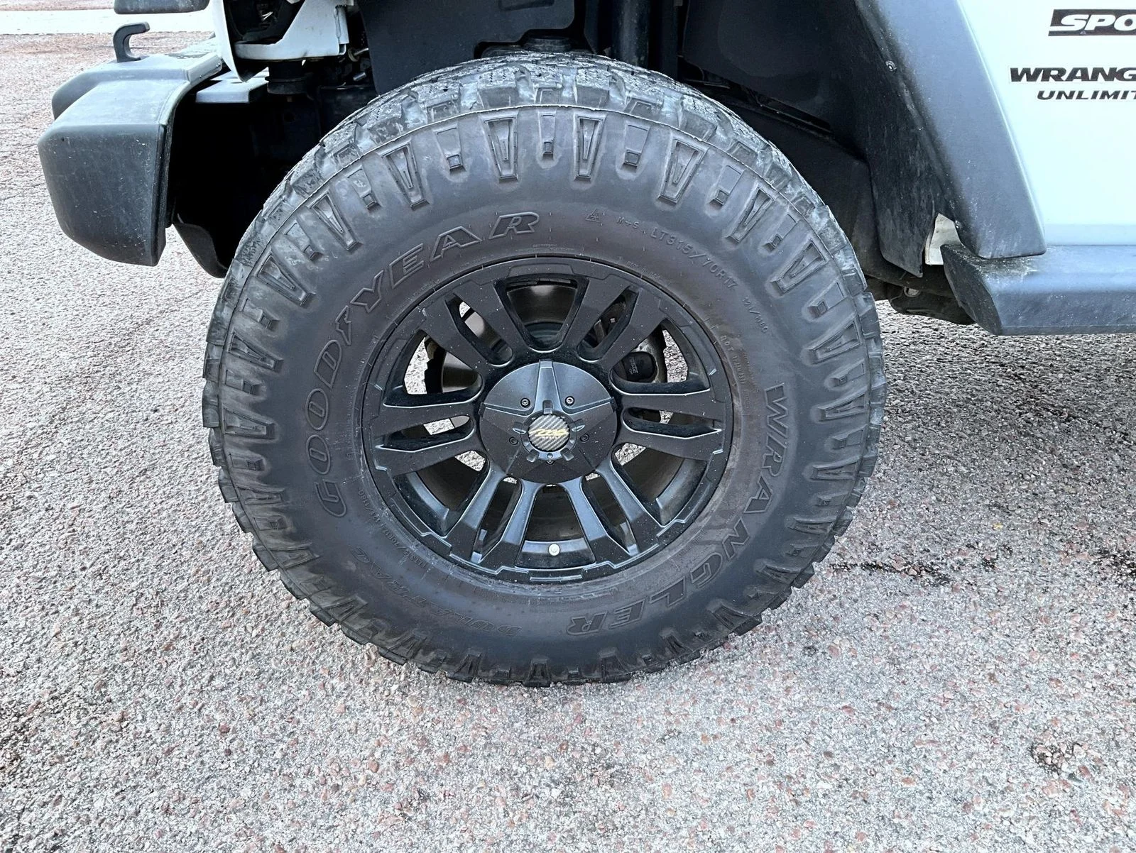 Used 2013 White Jeep Unlimited Sport image 22