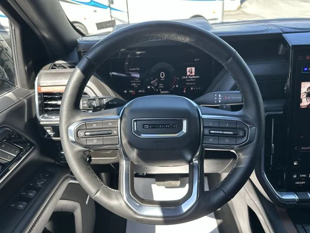 2025 GMC Yukon XL Denali - Photo 13