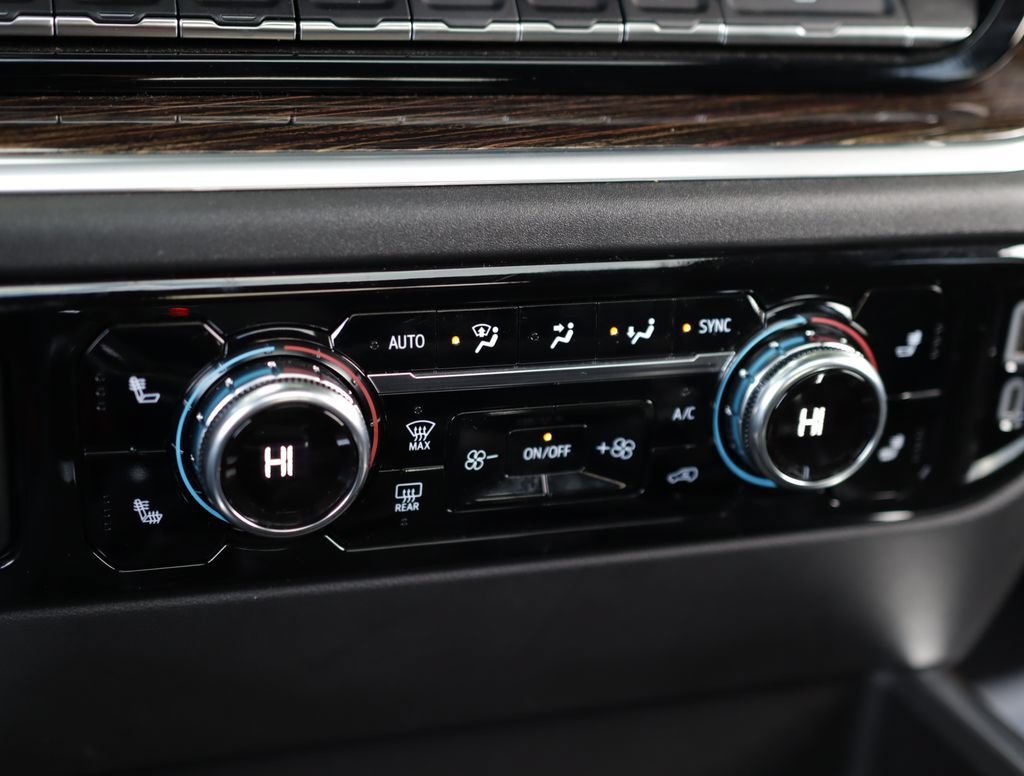 Used 2025 Summit White GMC Elevation image 17