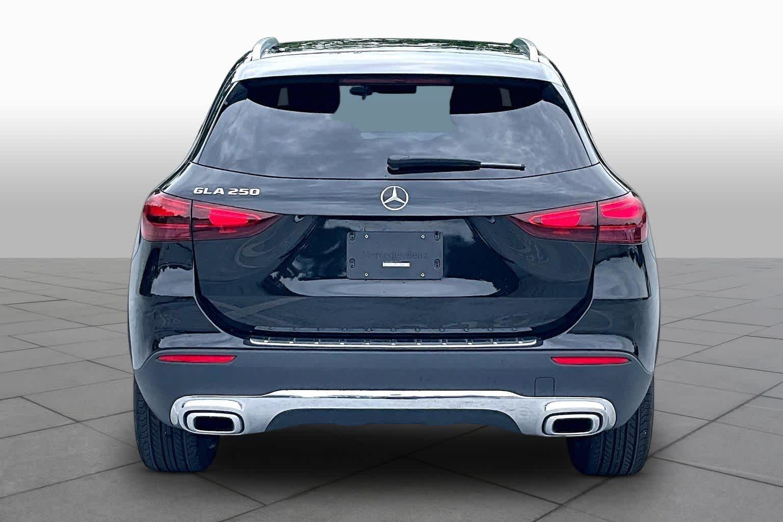Used 2026 Cosmos Black Metallic Mercedes-Benz GLA 250 image 5