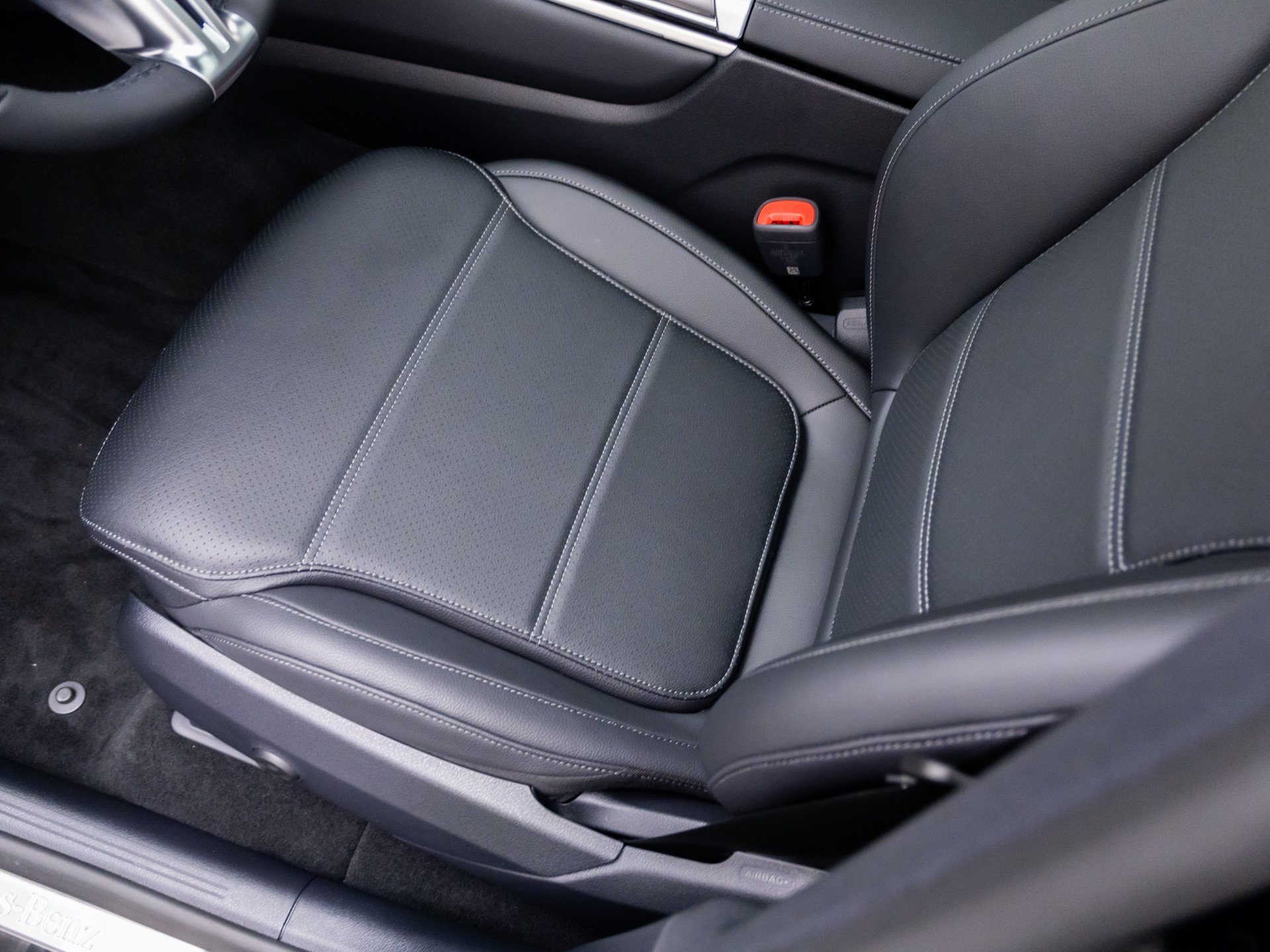 New 2027 Black Mercedes-Benz GLC 300 image 56