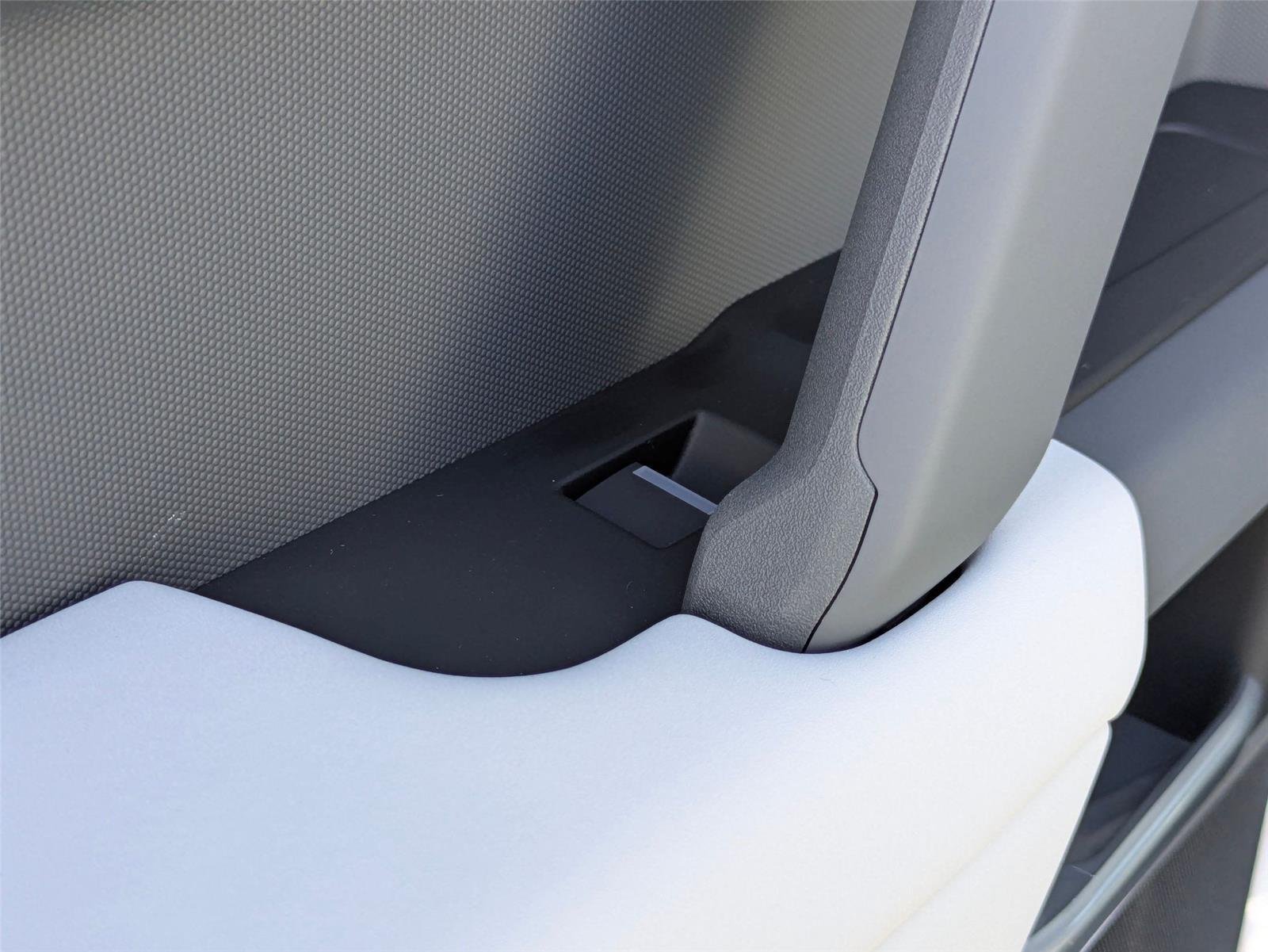 New 2026 Fuji White Land Rover S image 27