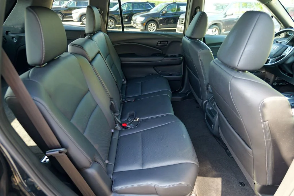Used 2023 Black Honda EX-L image 31