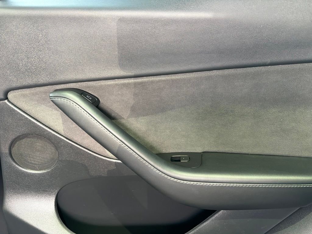 Used 2022 Black Tesla Long Range image 16
