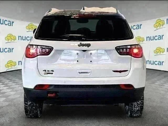 New 2026 Bright White Clear-Coat Exterior Paint Jeep Trailhawk image 6