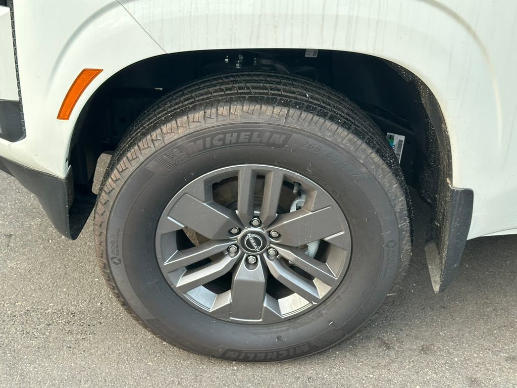 2025 Nissan Frontier SV - Photo 8