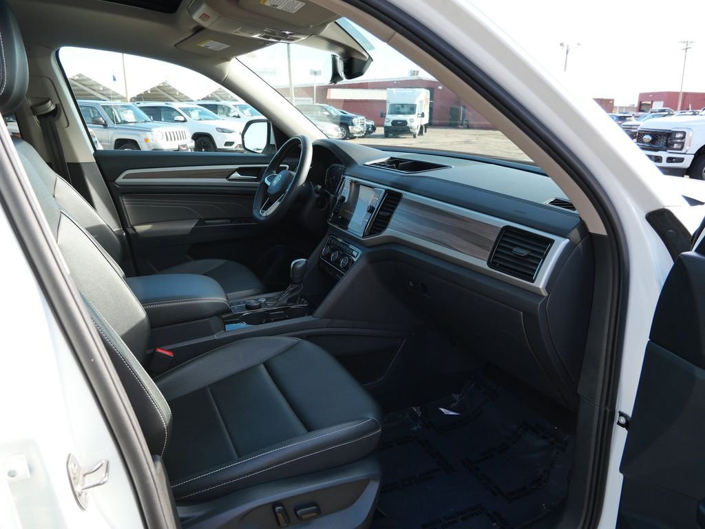 Certified Used 2021 White Volkswagen SEL image 11