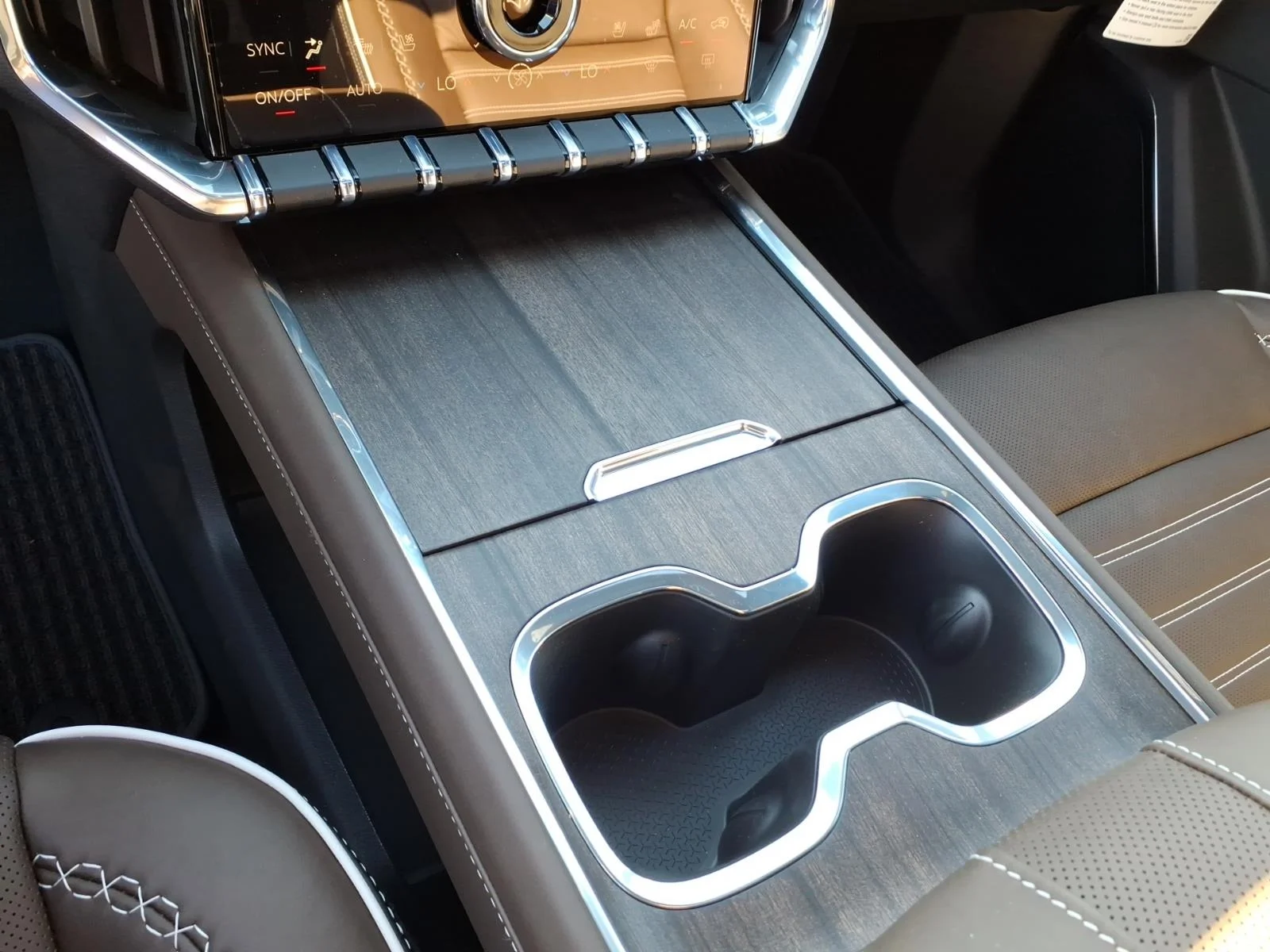 2026 GMC Acadia Denali Ultimate - Photo 10