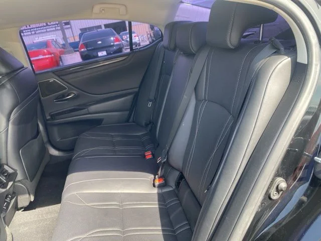 Used 2021 Black Lexus 300h Luxury image 20