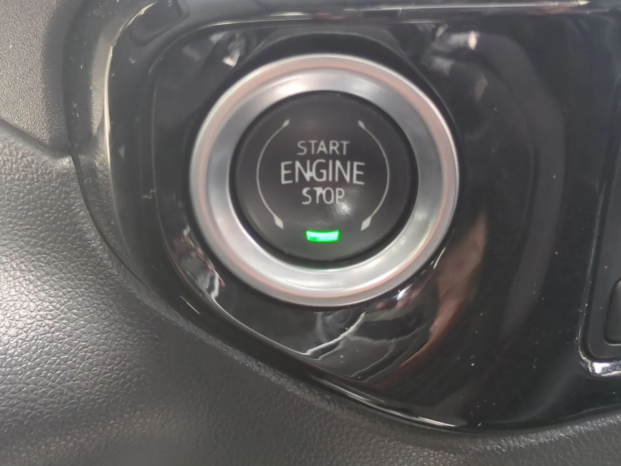 Used 2025 Onyx Black GMC SLT image 25