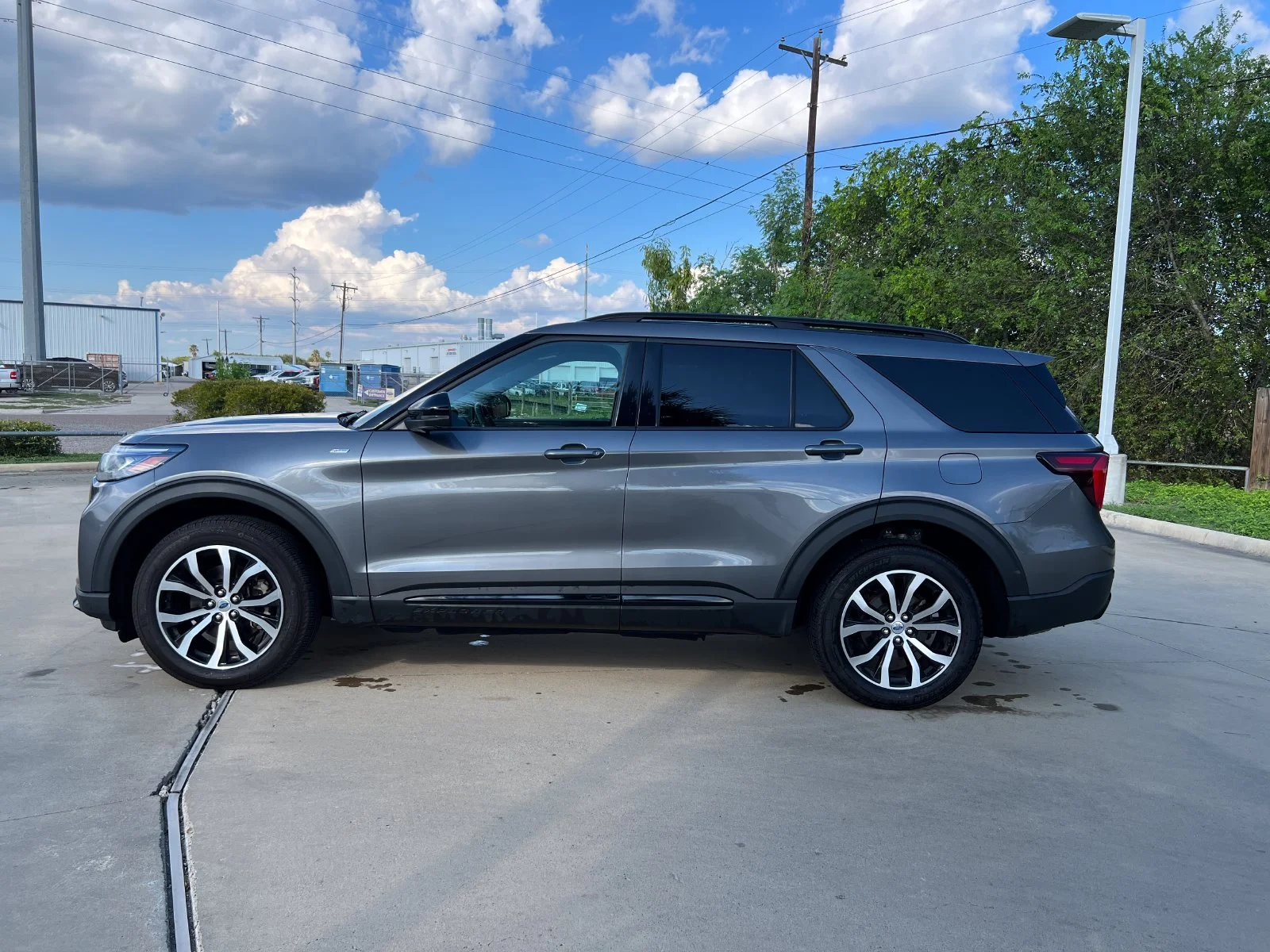 Used 2025 Gray Ford ST-Line image 2