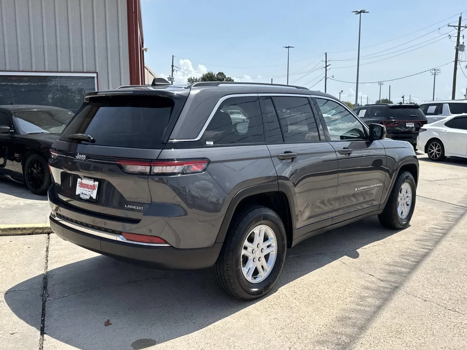Used 2024 Baltic Gray Metallic Clearcoat Jeep Laredo image 7