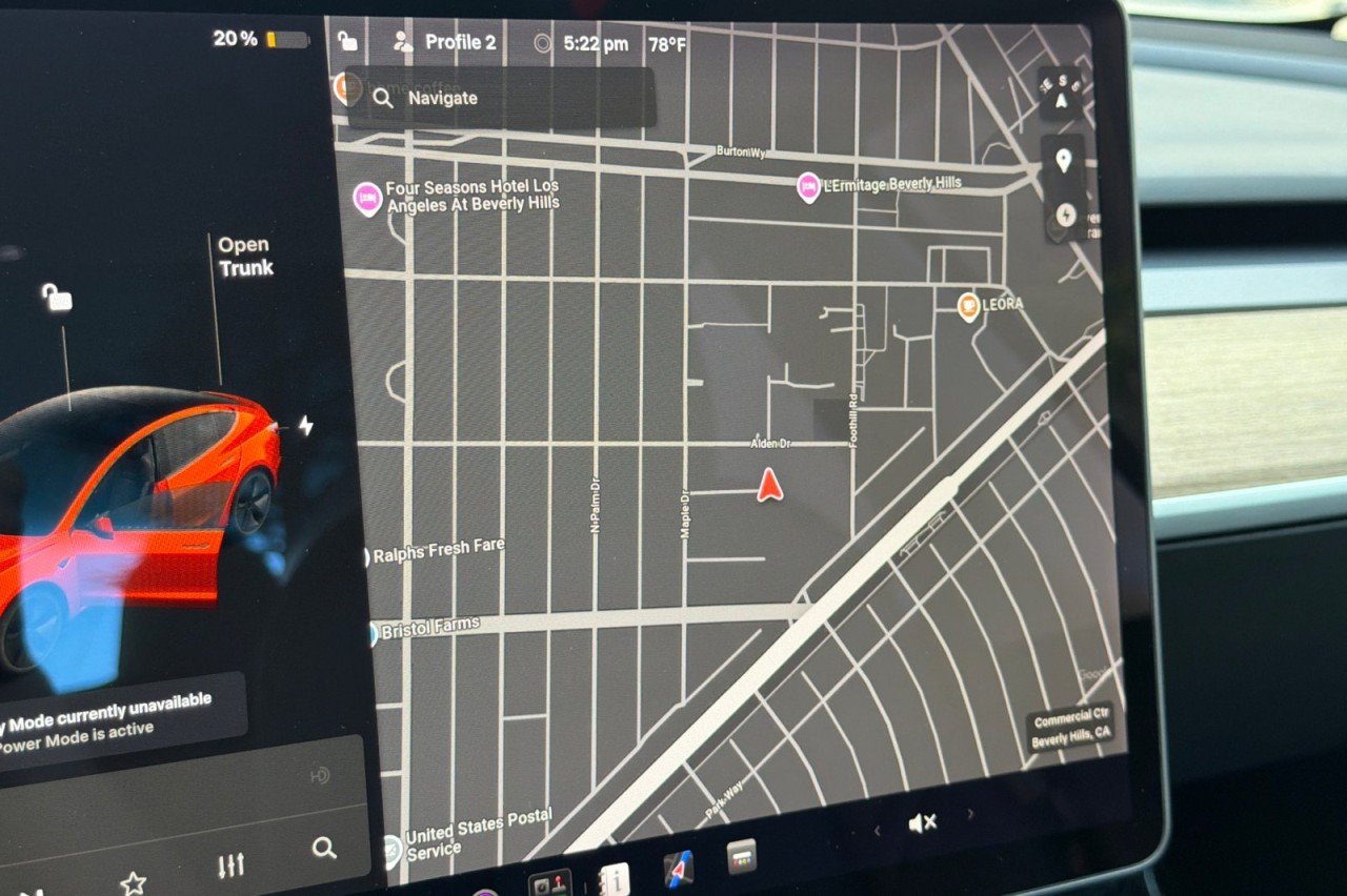 Used 2021  Tesla Standard Range Plus image 17