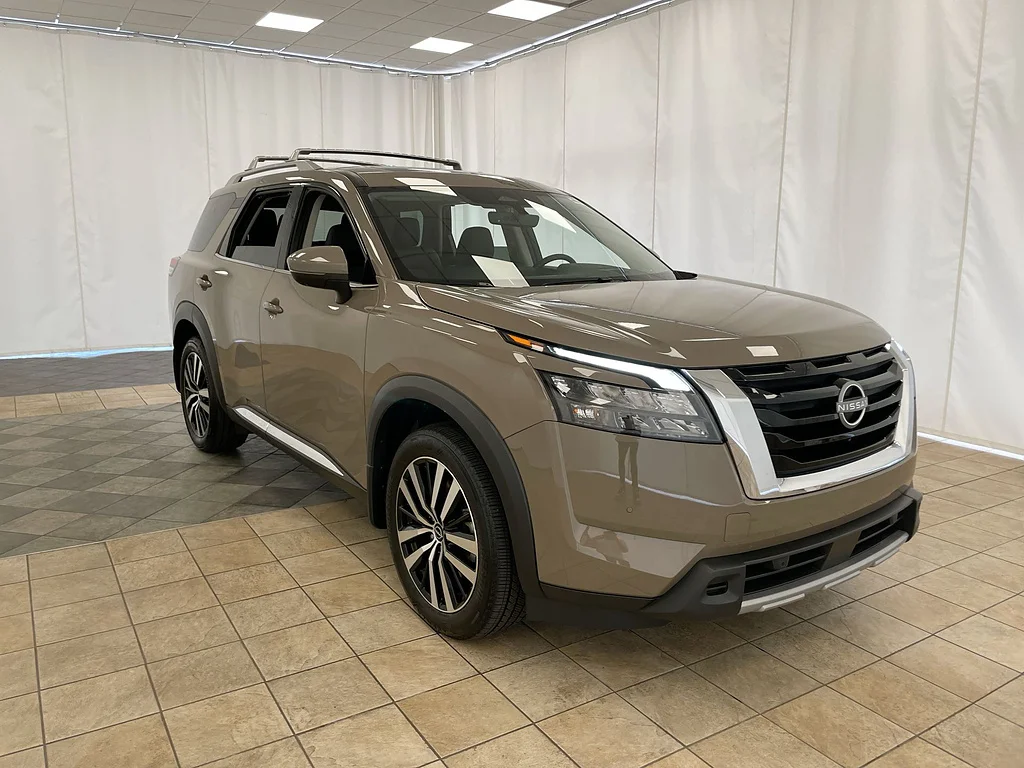 Used 2025 TAN Nissan Platinum image 36