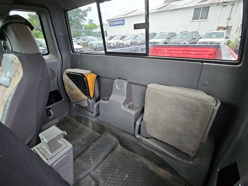 Used 2002  Ford Edge image 26