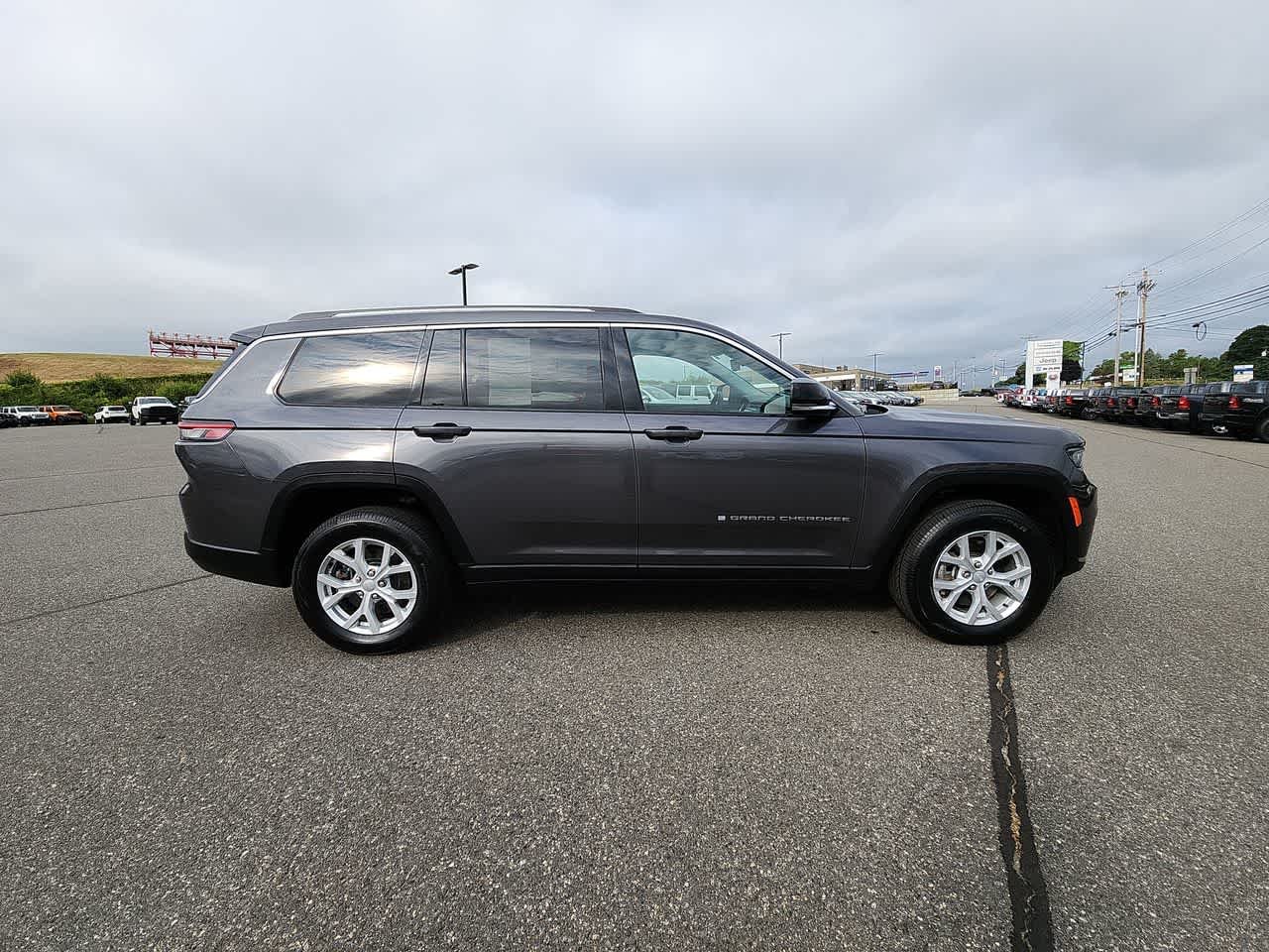 Used 2023 Baltic Gray Metallic Clearcoat Jeep Limited image 10