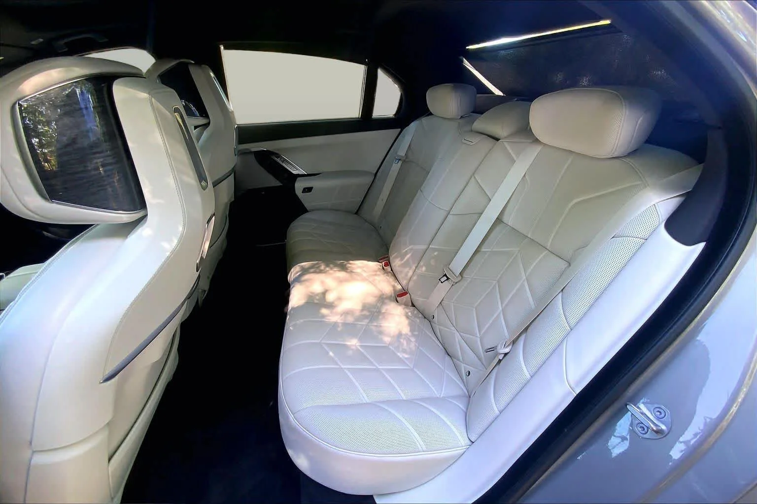 Certified Used 2023 Oxide Grey Metallic BMW 760i xDrive image 20